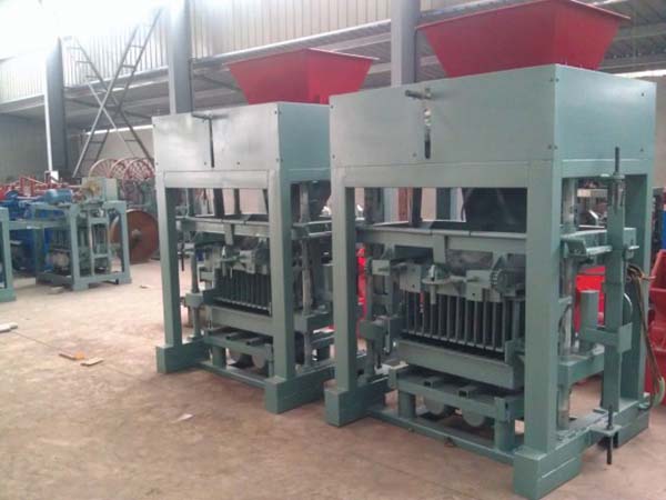 4-40帶料斗免燒磚機